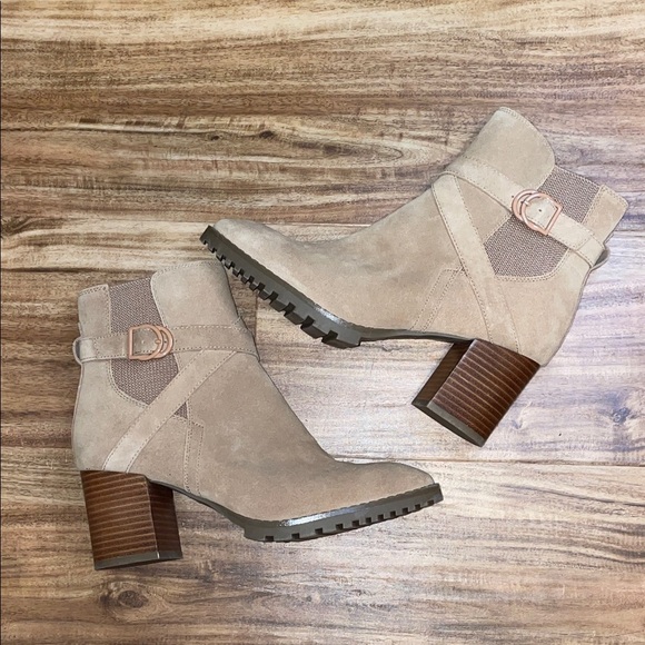 Blondo women’s boots 9 ankle booties waterproof leather tan brown zip lug nwot - Picture 1 of 10